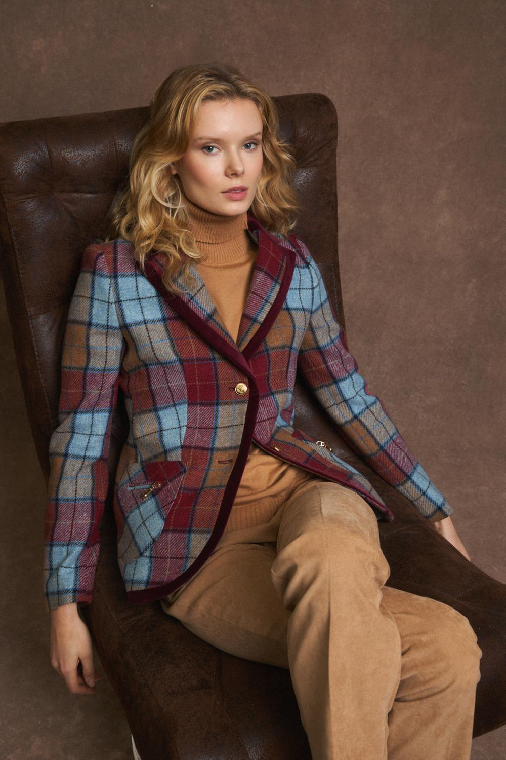 tinta-and-bariloche-lascuta-blazer-in-pruna-1