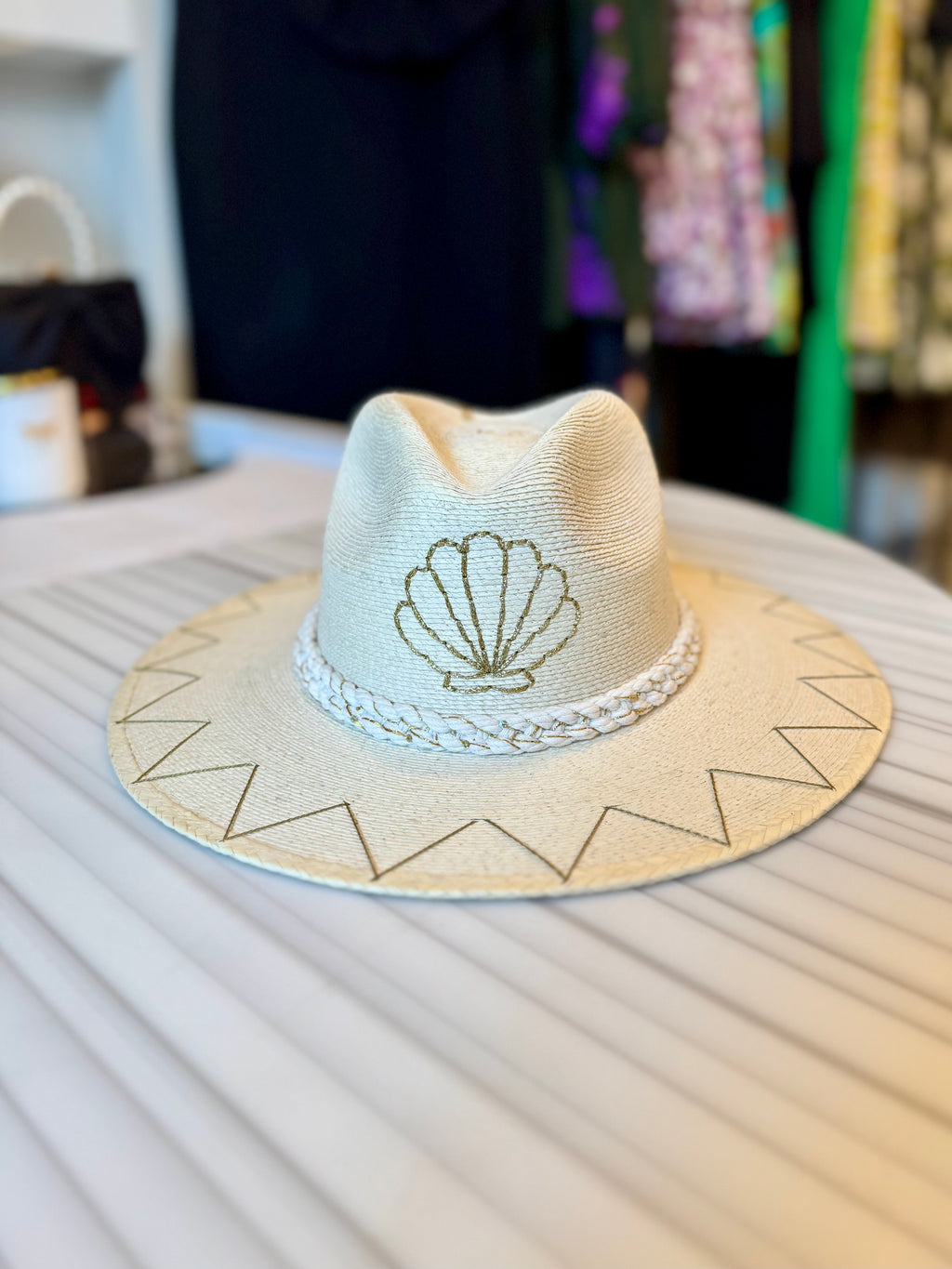 Tipsy Threads Cabo Shell Hat With Heart in Gold – Poppy's of Atlanta