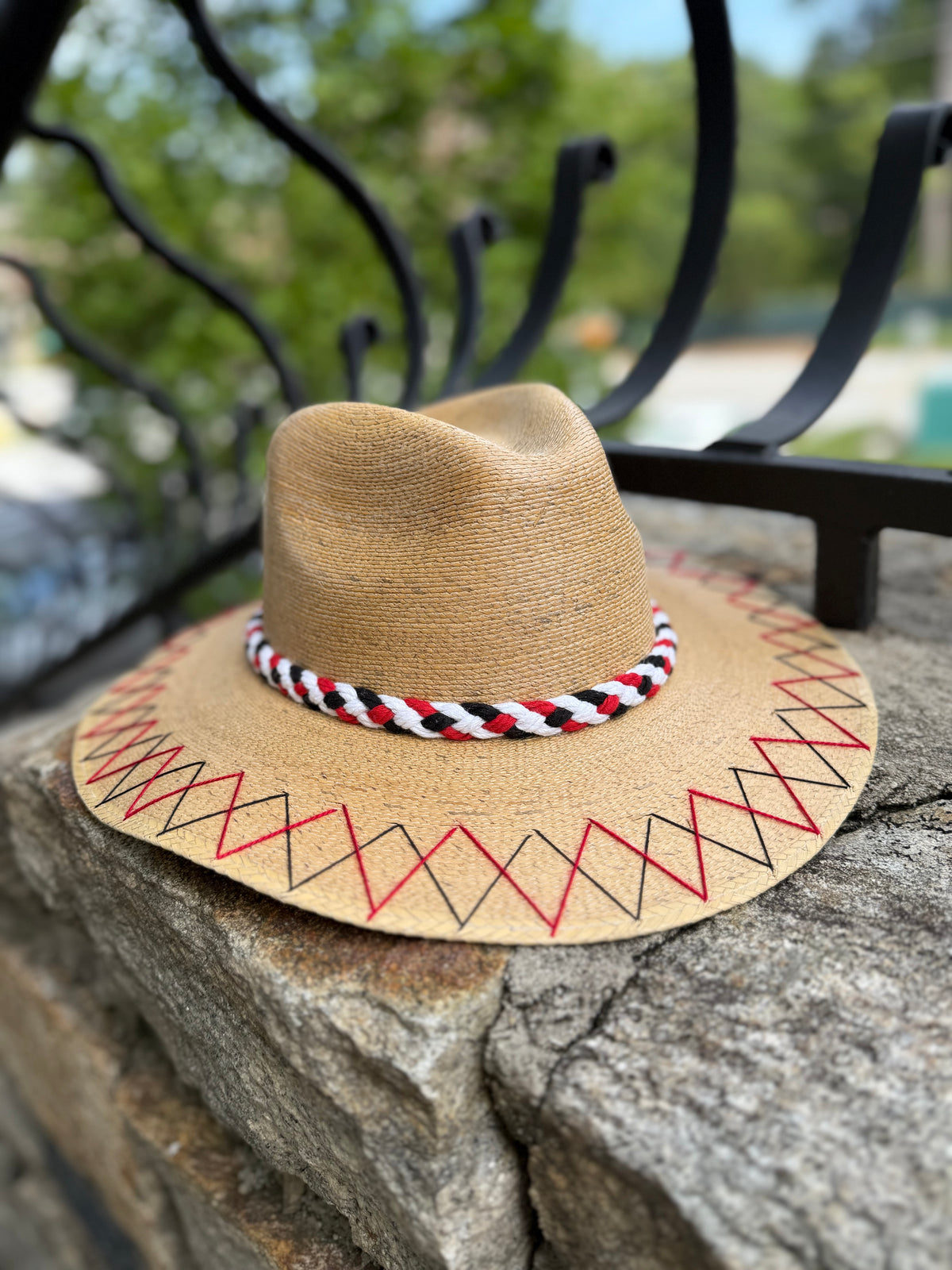 tipsy-threads-uga-paw-hat-in-red-black-natural-palm-1