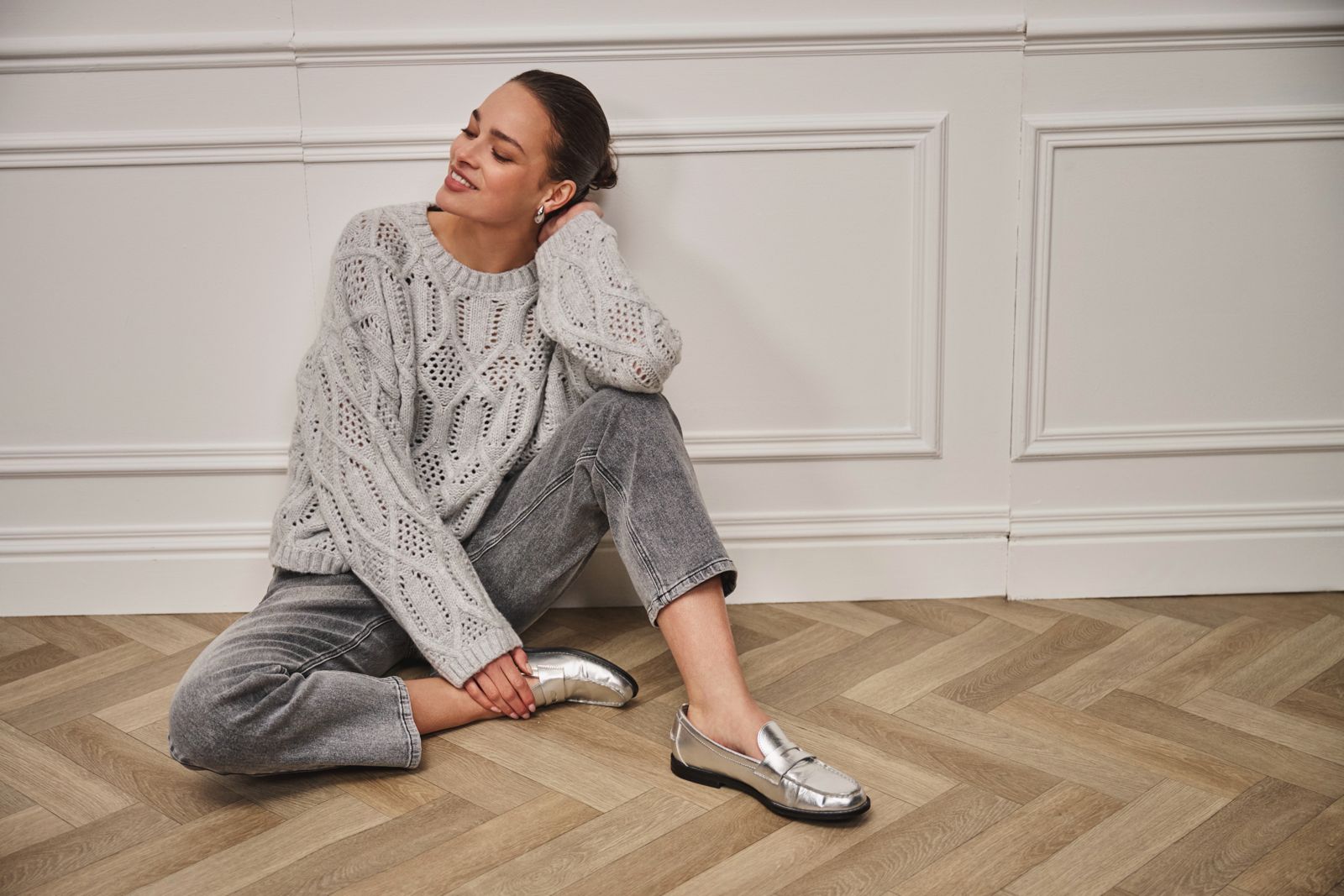 w25.02706-esqualo-open-cable-knit-sweater-in-light-grey-1